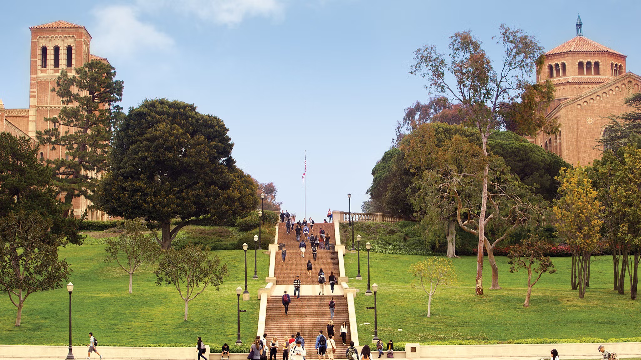 Students walking up and down Janss Steps